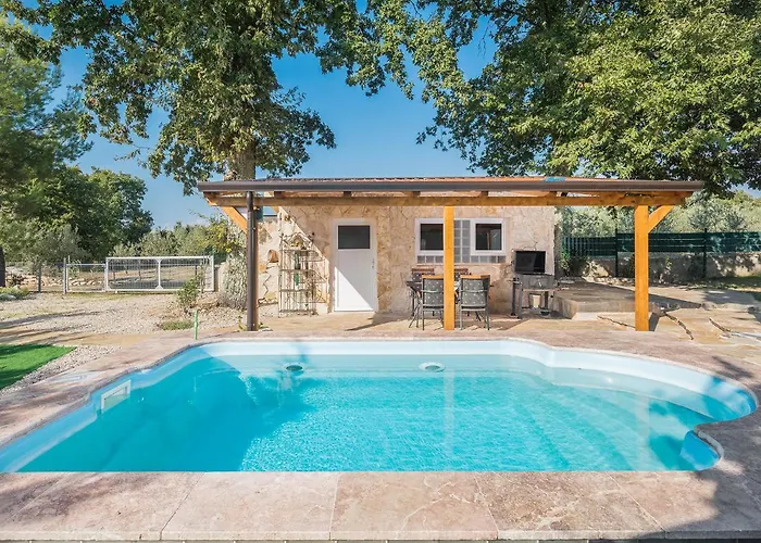 House Ana & Marina With Private Pool And Garden Hébergement de vacances *